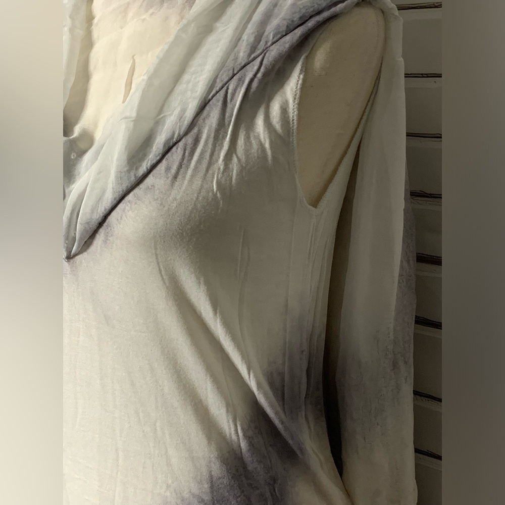 Elegant Gray and White Women's Top - Picture 7 of 15